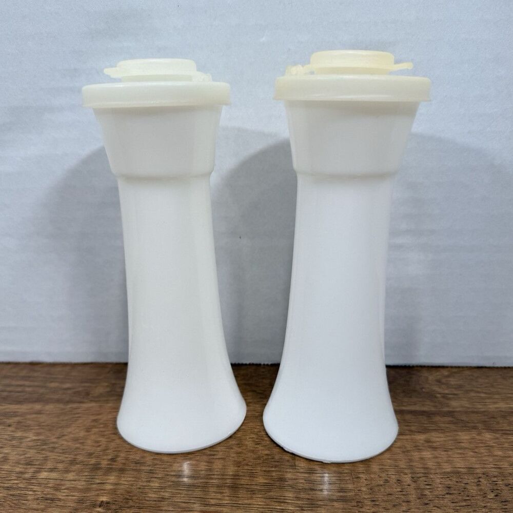 Tupperware White Plastic Salt & Pepper Shakers Set of 2 w/ Lids Model 718-33